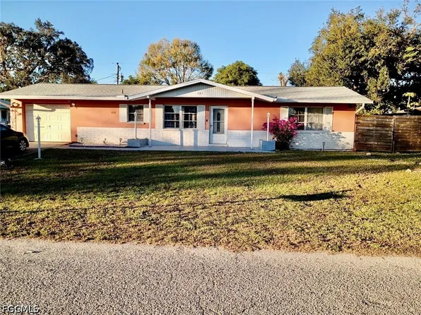 901 Juno Dr, Lehigh Acres, FL 33936
