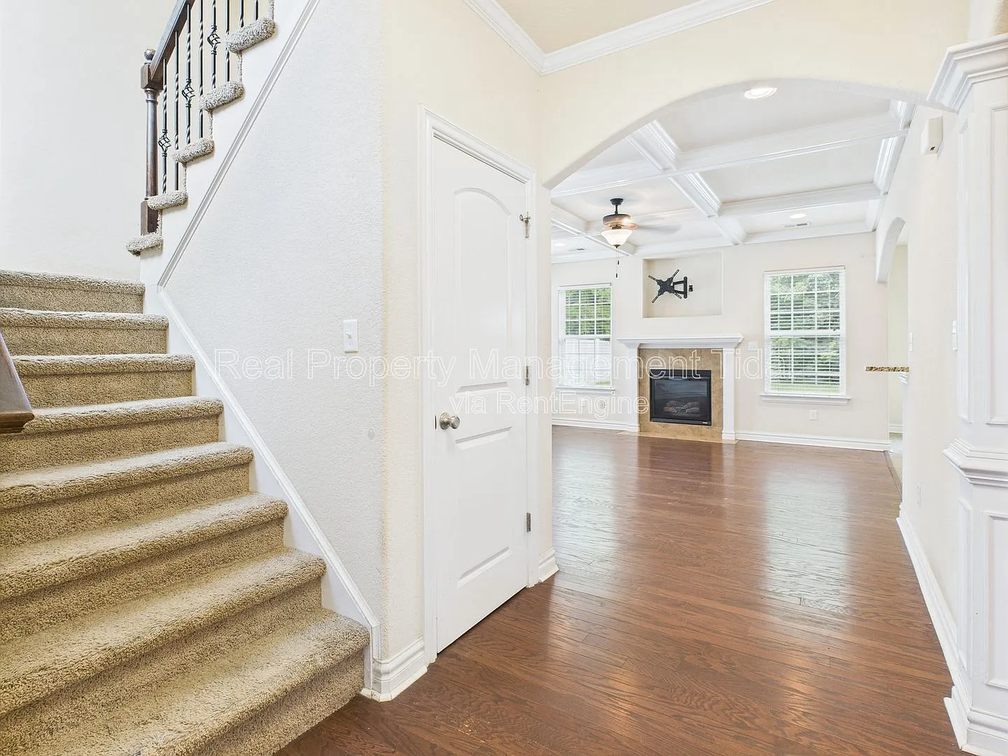 4 bed, 3.0 bath, 2466 sqft, $3,295 — Photo 3