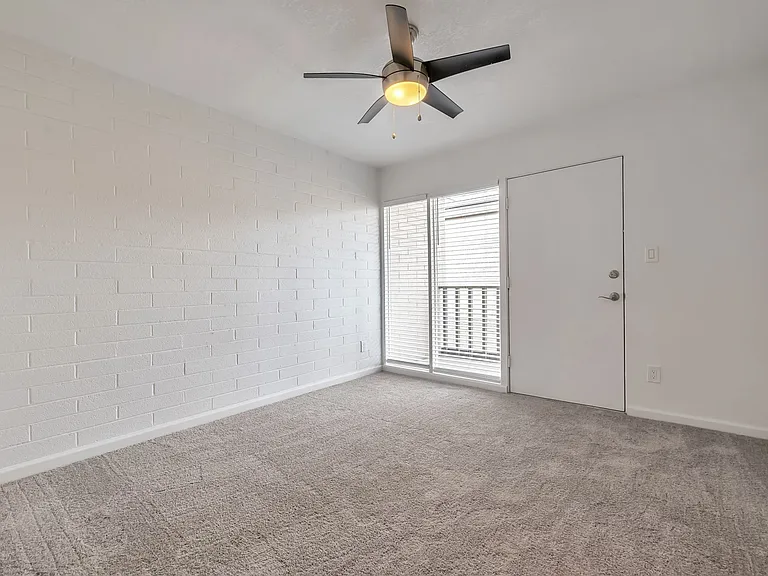 1815 W Tuckey Ln — Photo 6
