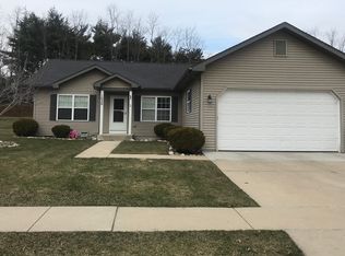 1020 E Pinecrest Ln, Elkhorn, WI 53121