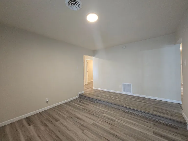 501 W Voelter Ave — Photo 11
