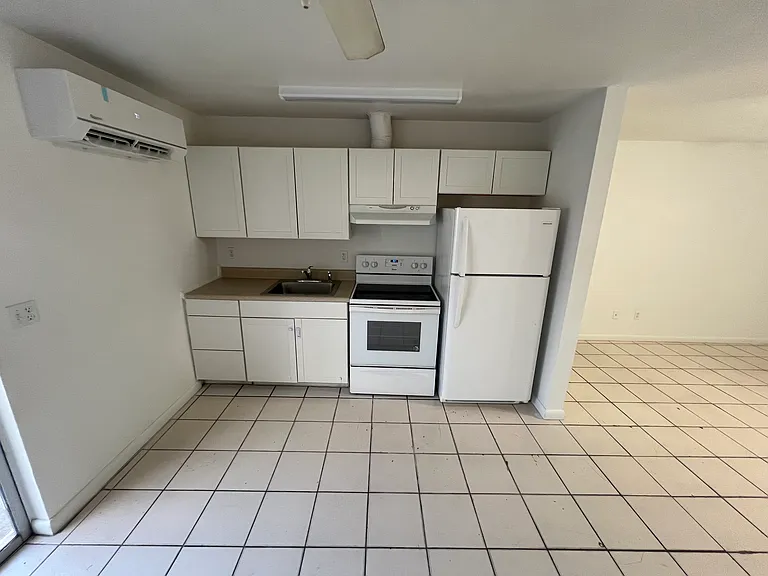 4365 Golden Gate Pkwy #B — Photo 4