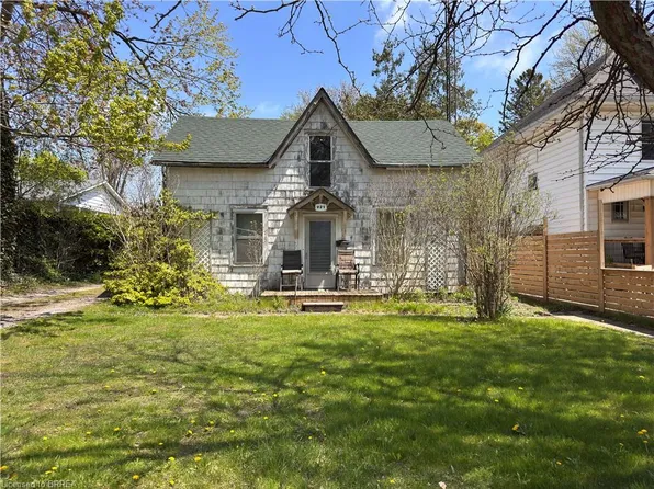 221 Norfolk St N, Norfolk County, ON N3Y 3N9