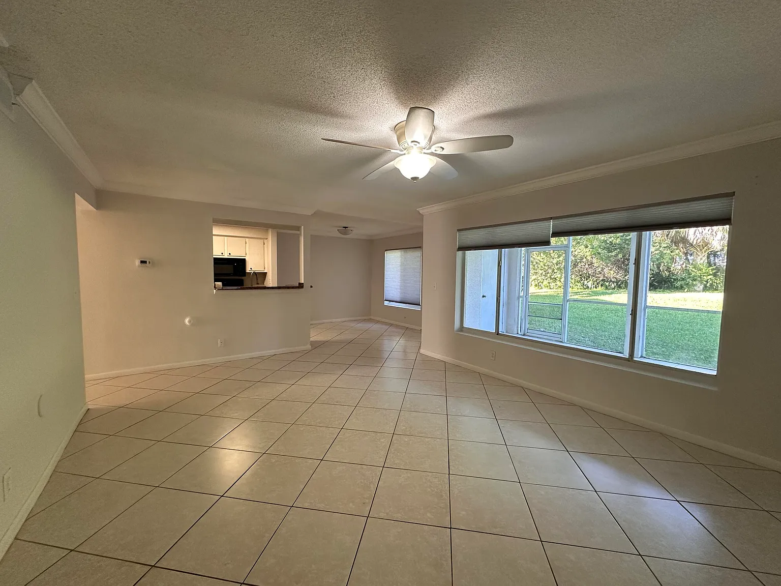 2 bed, 2.0 bath, 884 sqft, $2,000 — Photo 2