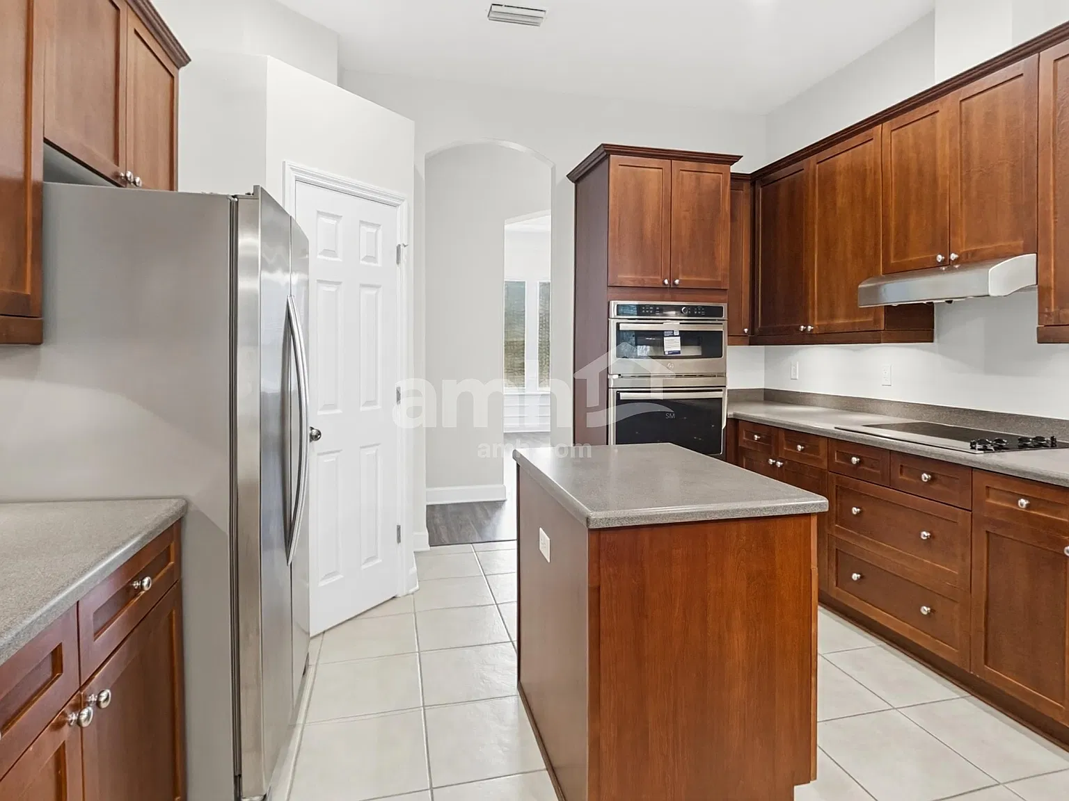 4 bed, 3.0 bath, 2586 sqft, $3,160 — Photo 4