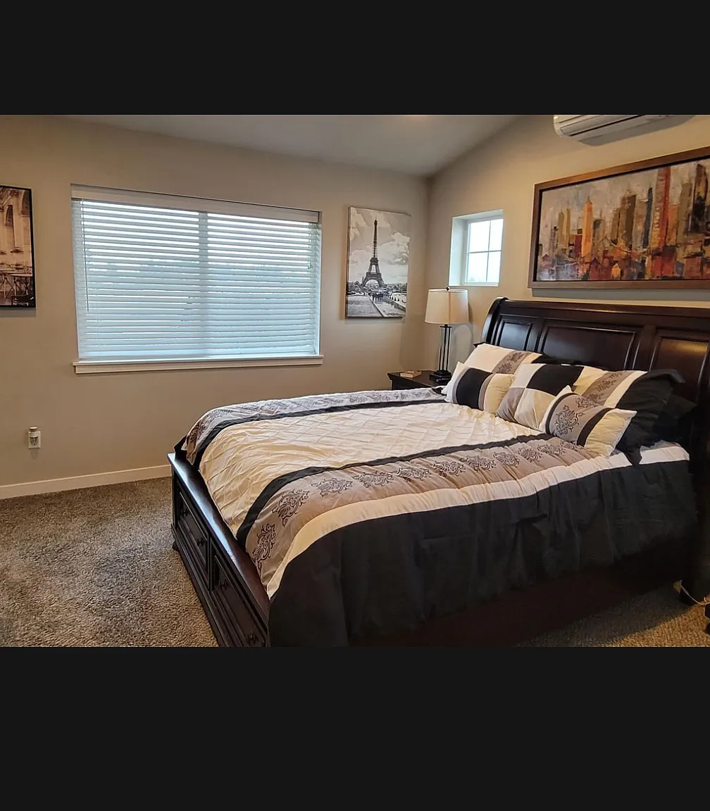 3 bed, 2.5 bath, 1401 sqft, $2,600 — Photo 2
