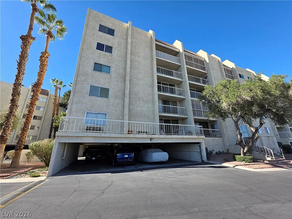 1 bed, 1045 sqft, $1,475 — Photo 2