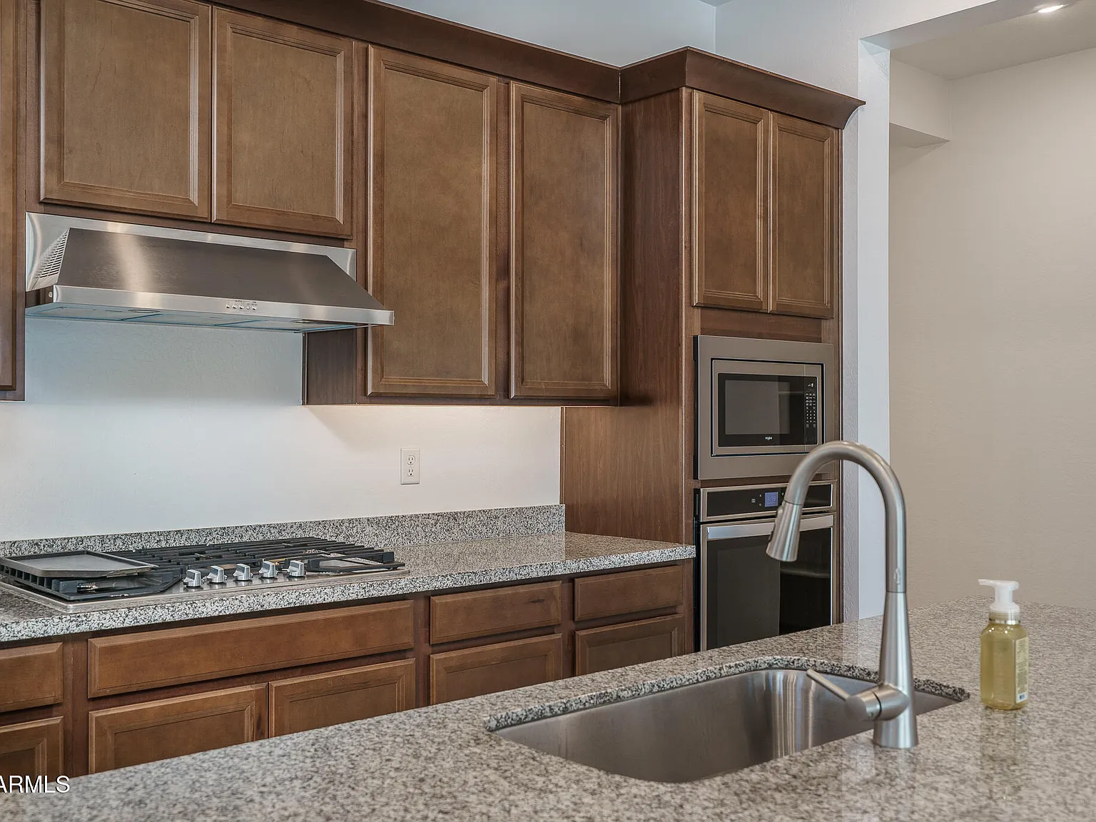 3 bed, 2.0 bath, 1931 sqft, $2,499 — Photo 4