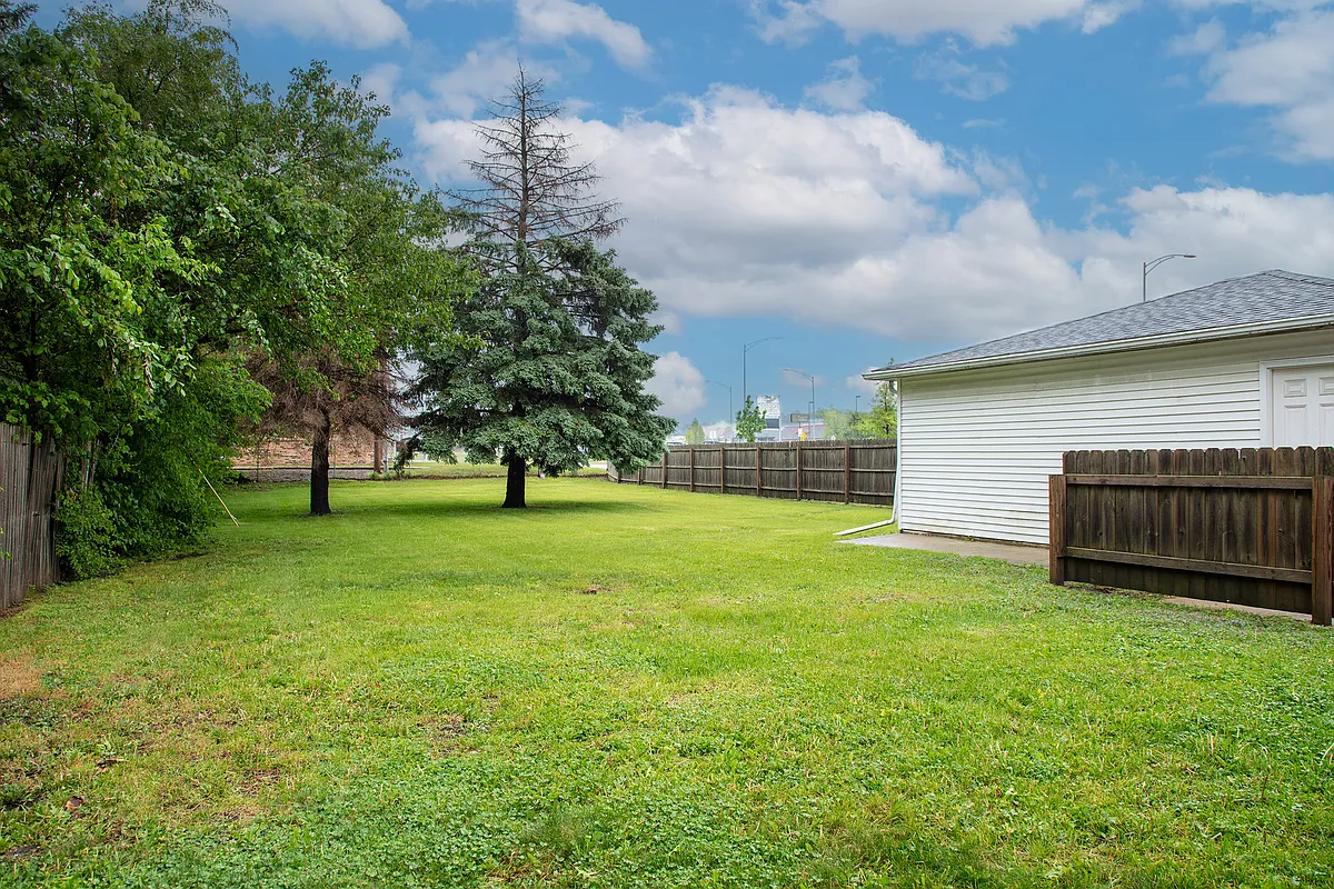 Building Photo - 2616 Valley Park Dr