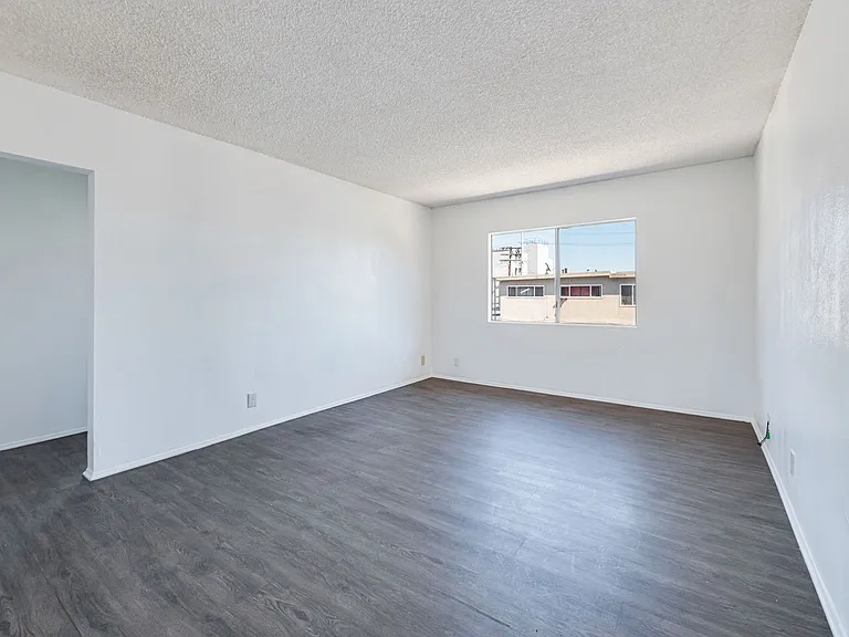 333 W 61st St #2 — Photo 8