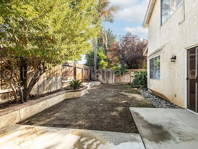 8004 Rushing River Ct — Photo 25