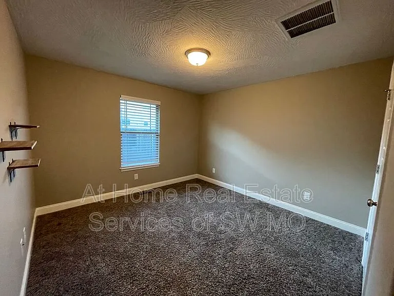 1659 N Eagle Valley Ln — Photo 11