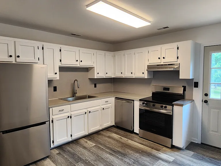 2110 Twin Ave #A — Photo 6
