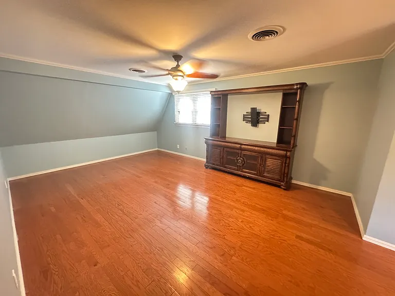 425 E Seneca St — Photo 6