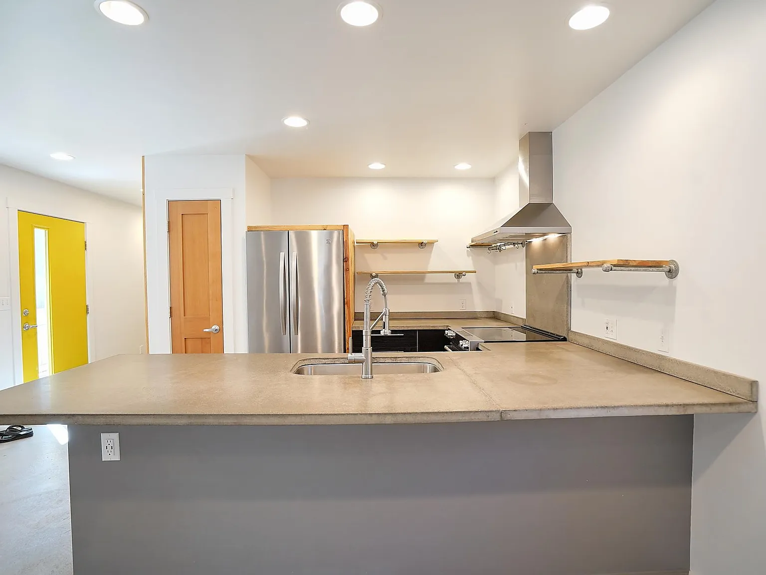3 bed, 2.5 bath, 1200 sqft, $2,450 — Photo 4