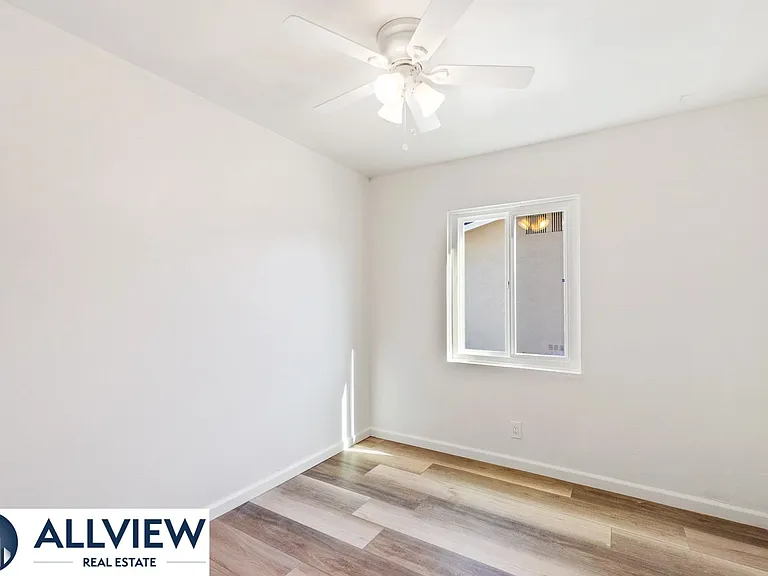 452 South Shaffer Street — Photo 13
