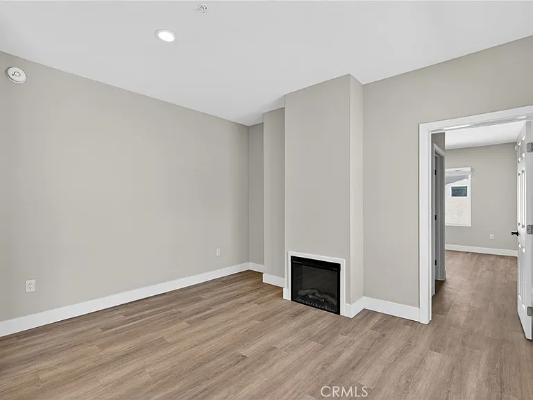 8412 Burnet Ave — Photo 5