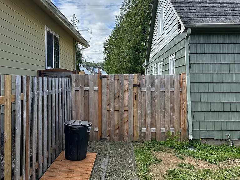 911 1/2 Alder St — Photo 6
