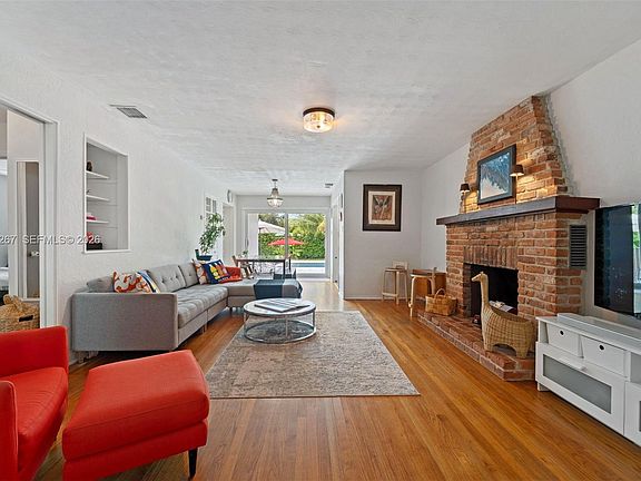 4th image of 1433 NE 17th Way
