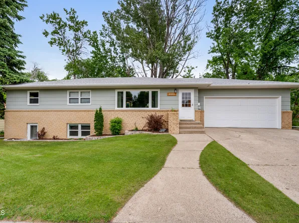 2001 Assumption Dr, Bismarck, ND 58501