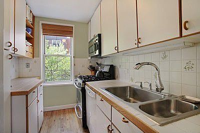2nd image of 309 E 87th St APT 4P
