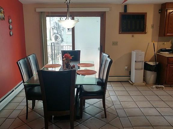 3rd image of 39 Lincoln St #1