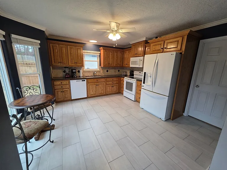 1318 Maple Leaf Ct — Photo 6