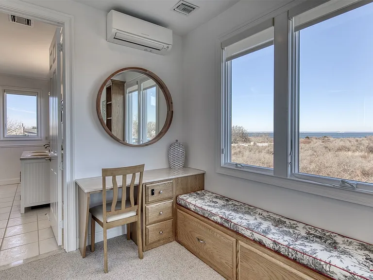 300 Latham Ln — Photo 10