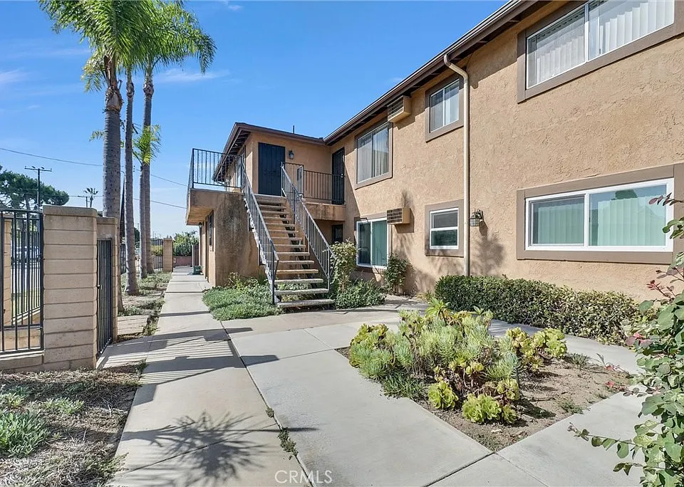 10472 Chapman Ave