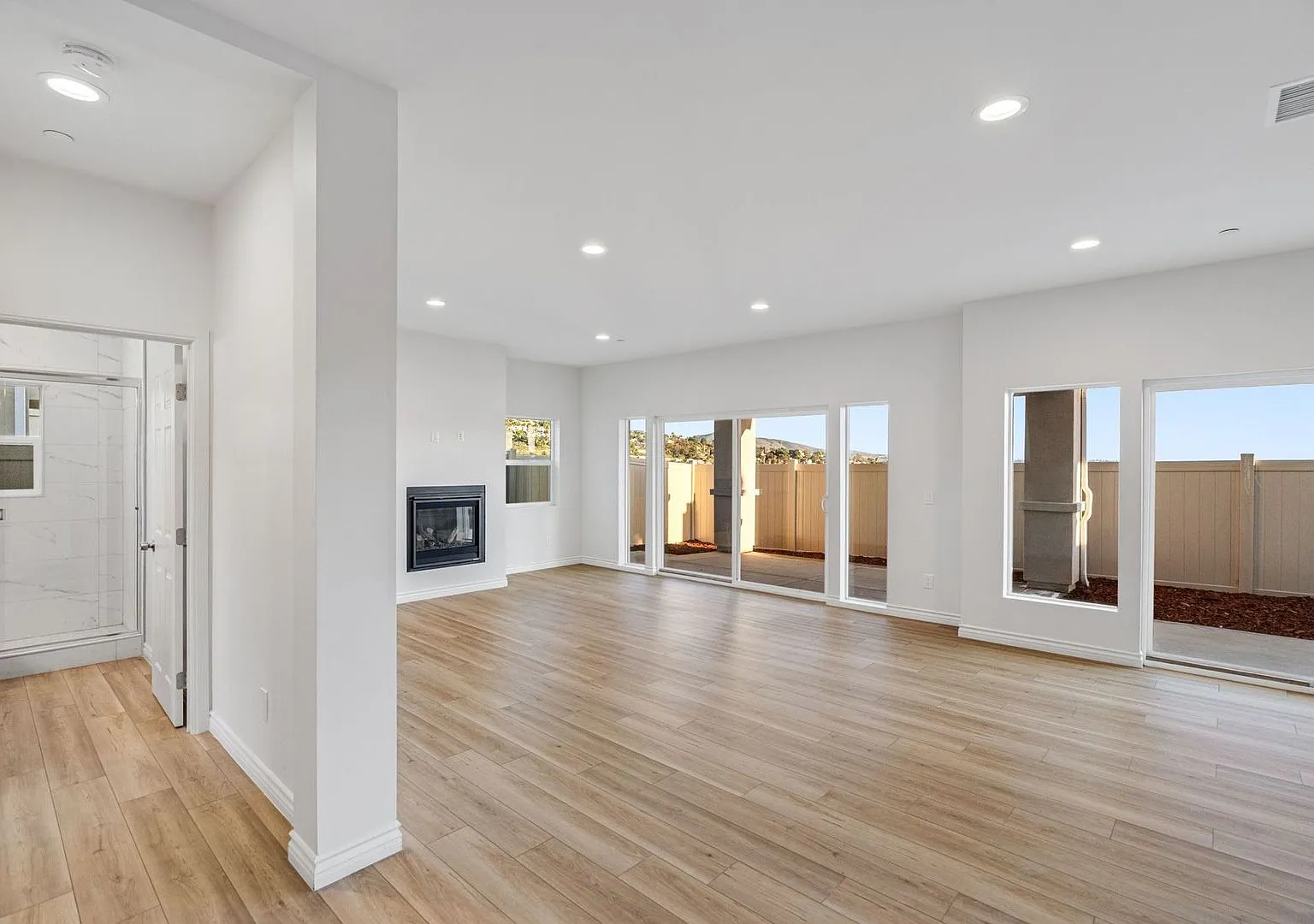 Brand new 4 Bedroom house with view — Photo 2