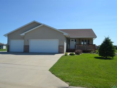 305 W 6th St, Crooks, SD, 57020