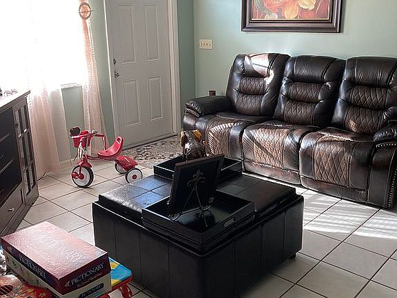 5th image of 1761 SE Airoso Blvd