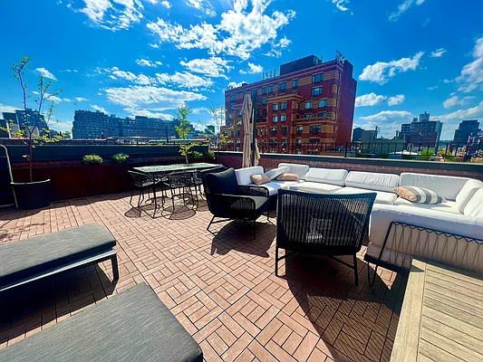 Rented by Oxford Property Group | media 24