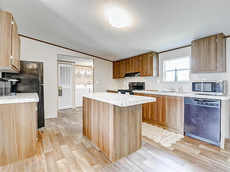 21012 Liberty St — Photo 13
