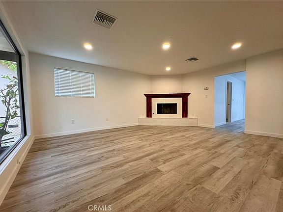 5th image of 1362 S Downey Rd