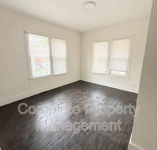 2234 19th St N — Photo 3