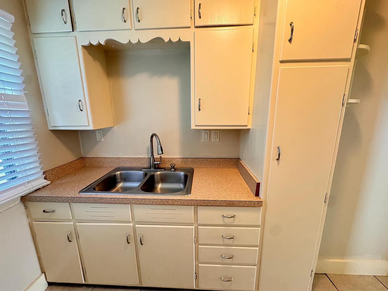 2 bed, $910 — Photo 4