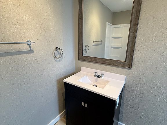 4th image of 1006 N Hennepin Ave