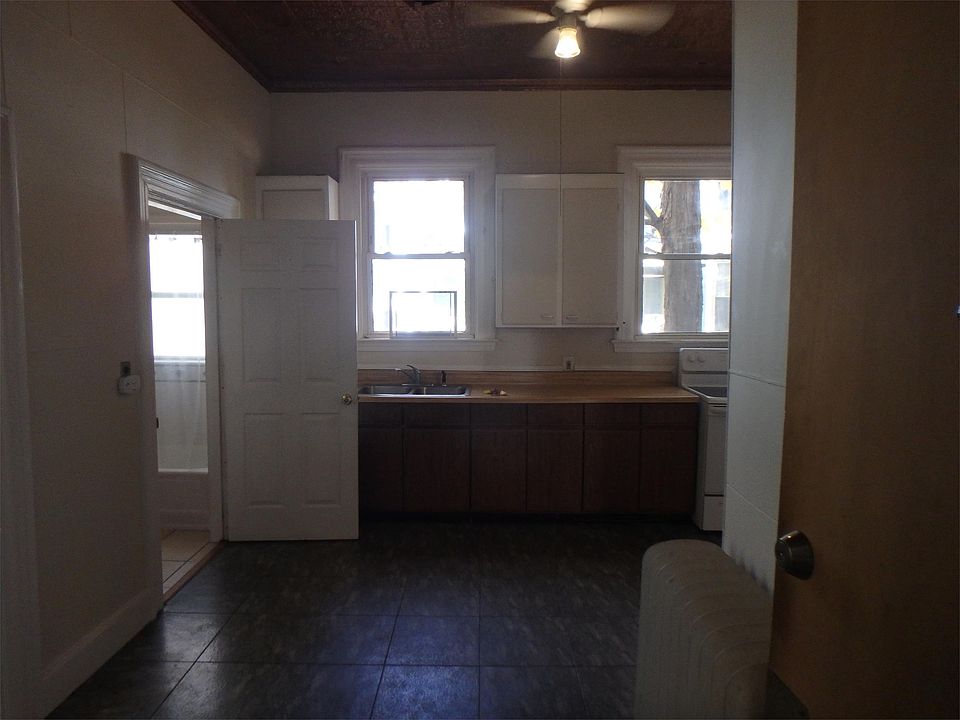 2nd image of 29 Laurel Ave APT 4