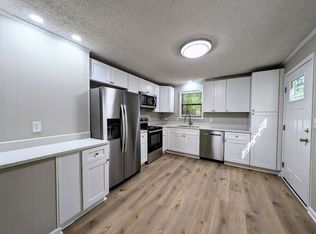 190 Forsythia Ct #B, Chapel Hill, NC 27517