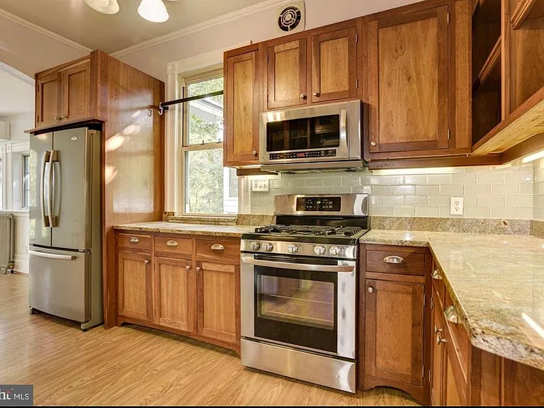 612 W Joppa Rd — Photo 9
