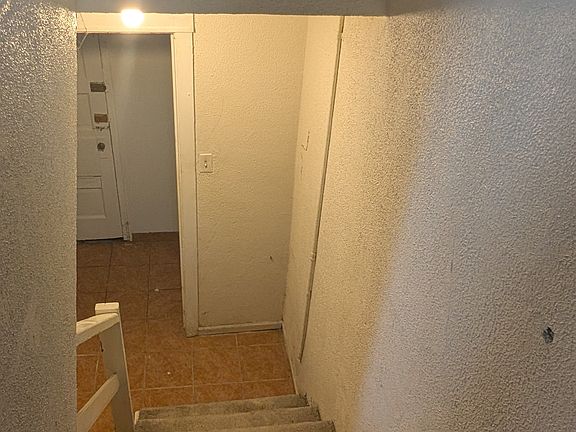 4th image of 2700 W Albion Ave
