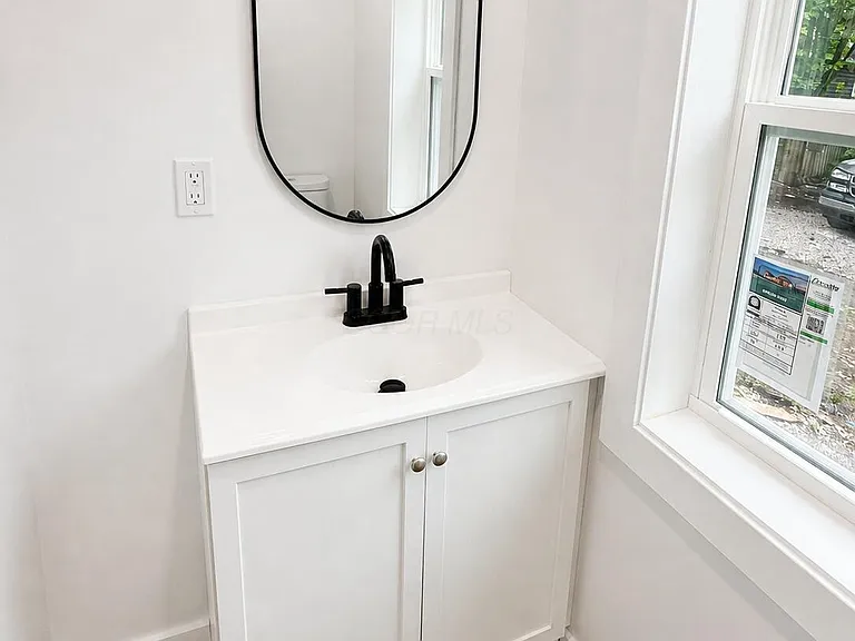 411 Saint Clair Ave #409 — Photo 7