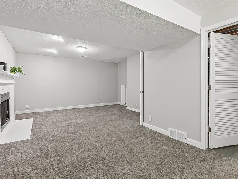 6005 N 126th Ave — Photo 19
