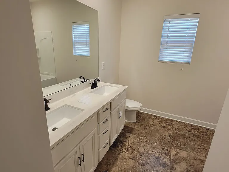 4637 Collingham Dr — Photo 15