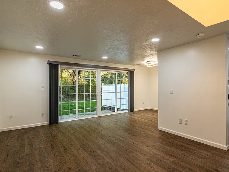 111 Commons Dr — Photo 7