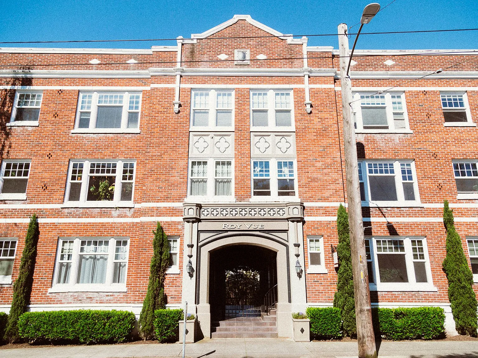 The Roy Vue Apartments — Photo 2