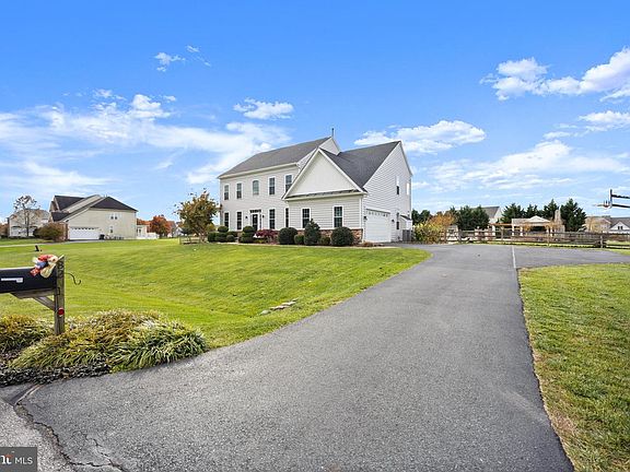 2nd image of 82 W Delaware Canal Ct