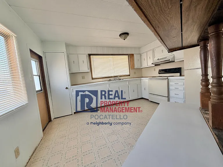 123 Teakwood St — Photo 3