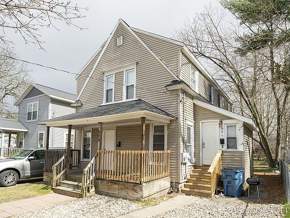 3rd image of 904 Kalamazoo Ave SE